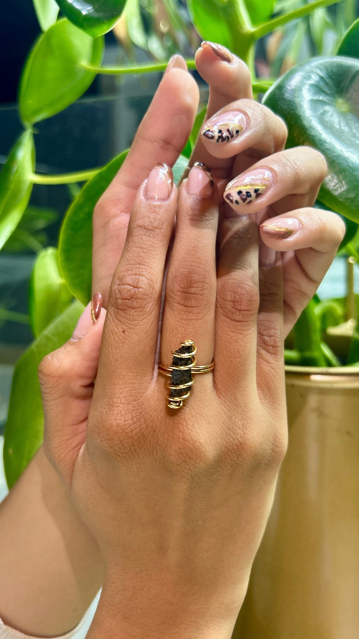 Anillo de cuarzo turmalina negra