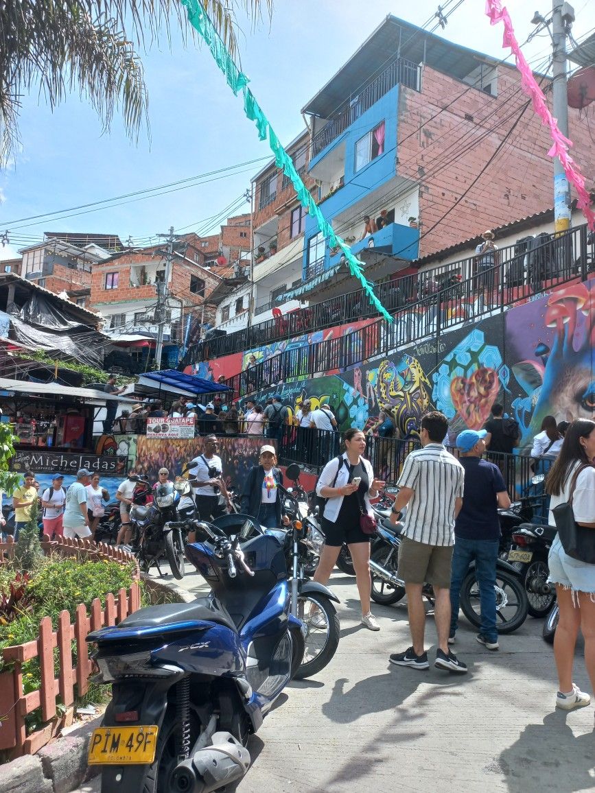 🏍️ Ruta en Moto – Medellín Auténtico (3 horas)