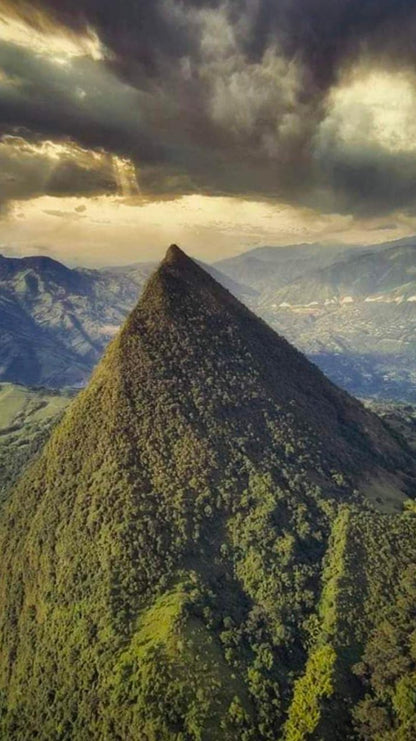 🏔️ Experiencia Cerro Tusa: La Pirámide Natural Más Grande del Mundo 🏔️