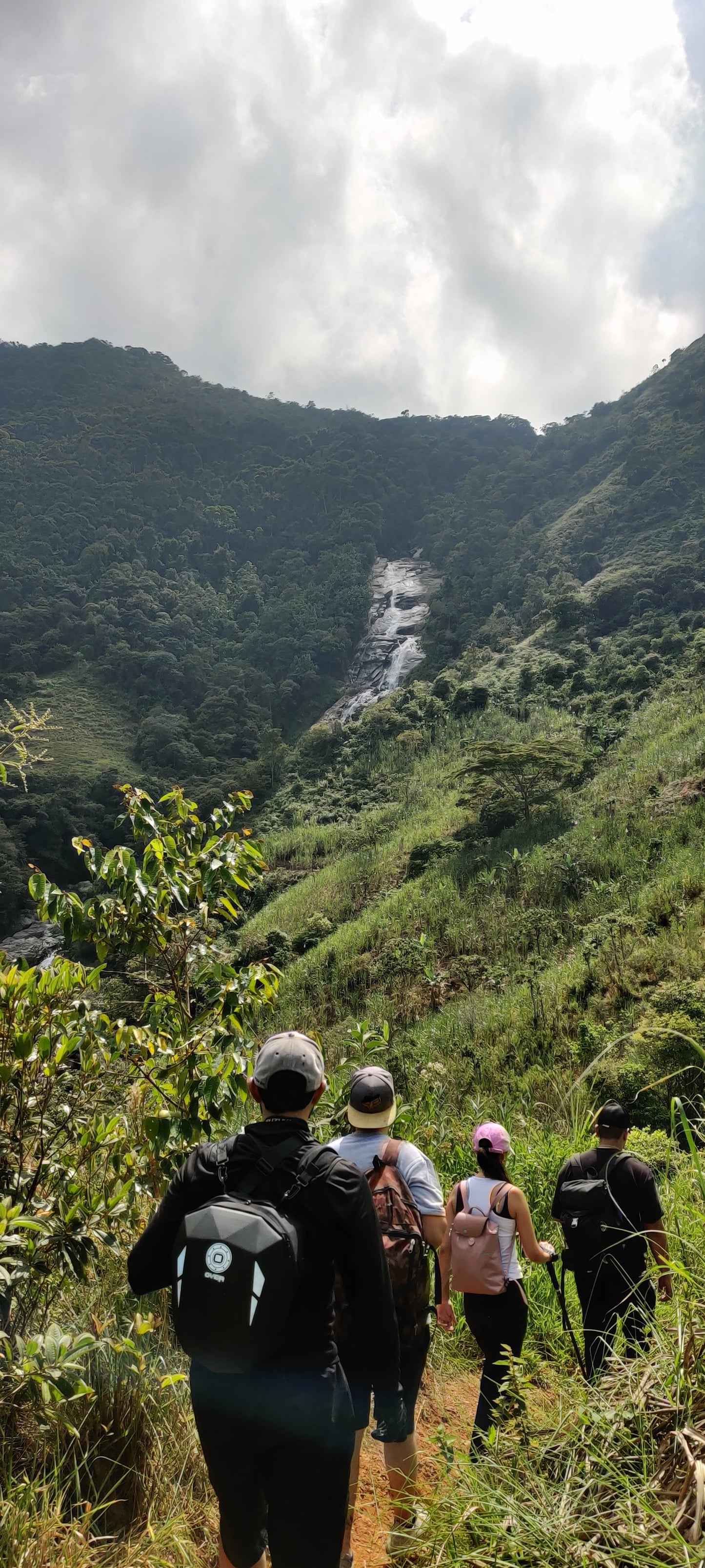 🌿 Conexión Ancestral: Túnel de la Quiebra y Cascada La Chorrera 🌿
