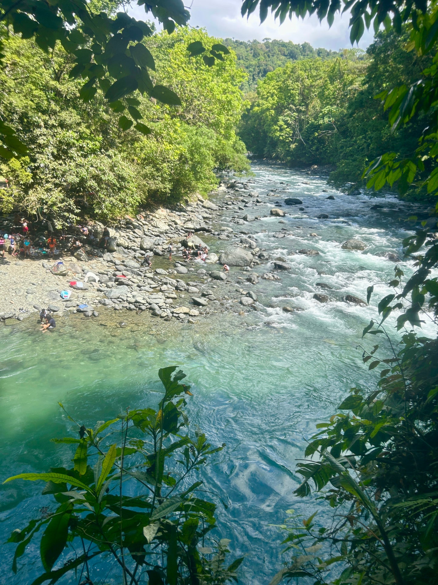 🌿 Ruta a Mutatá: Aventura, Río y Energía Ancestral 🌊🔥