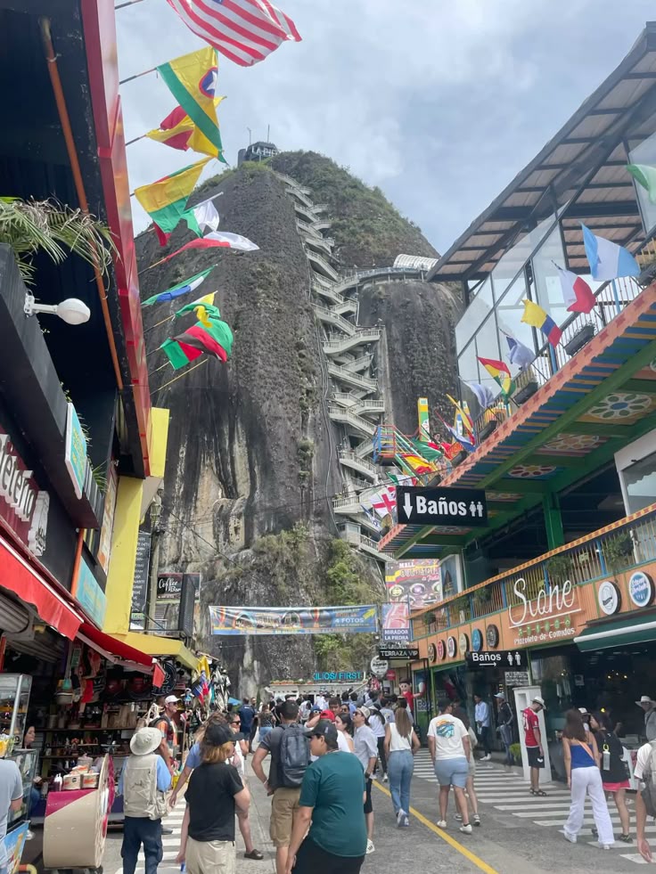 🏞️ Ruta a Guatapé – Tour Full Day desde Medellín